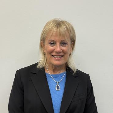 Nancy Zifer headshot